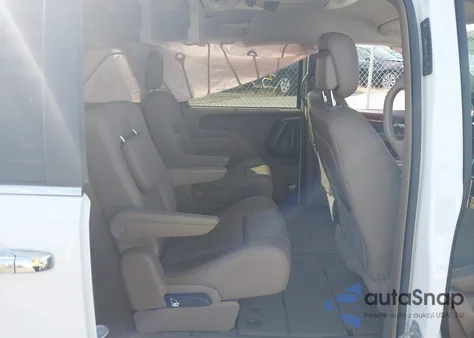 2015 Chrysler Town & Country Touring-L из США, поврежденный, VIN 2C4RC1CG9FR646567